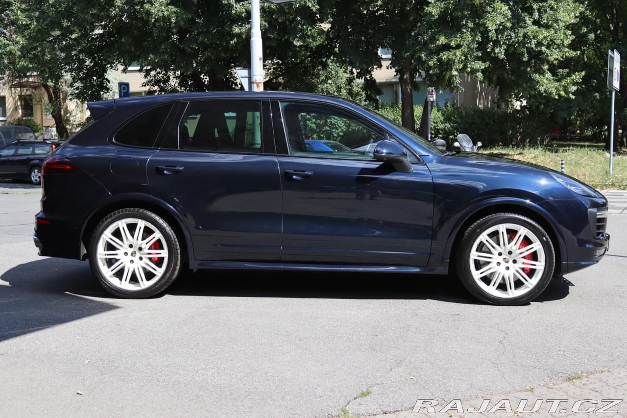 2016 Porsche CAYENNE - 9