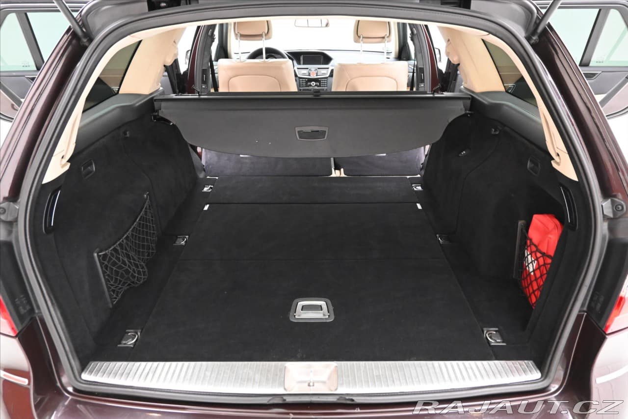2010 Mercedes-Benz E-CLASS - 11