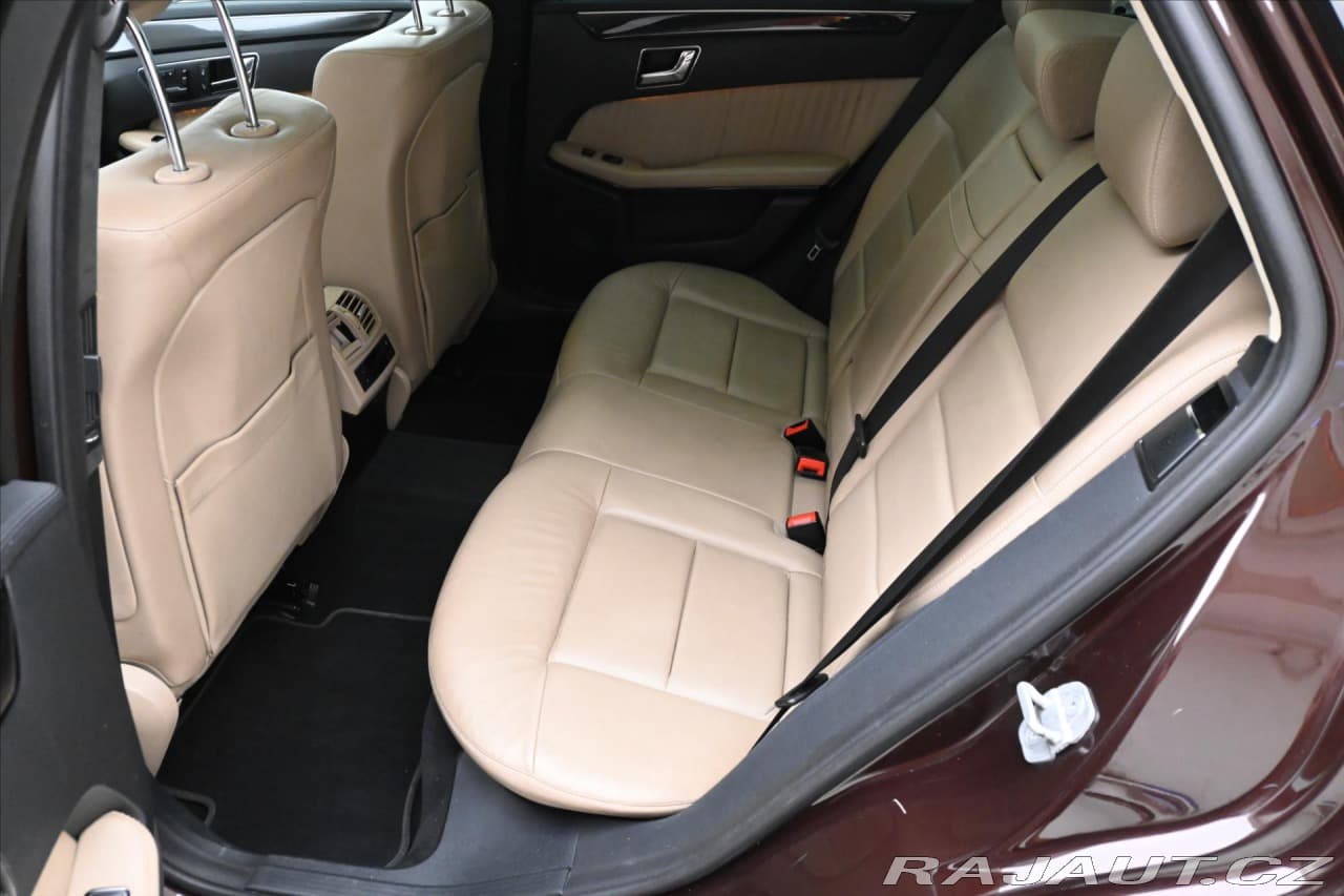 2010 Mercedes-Benz E-CLASS - 14