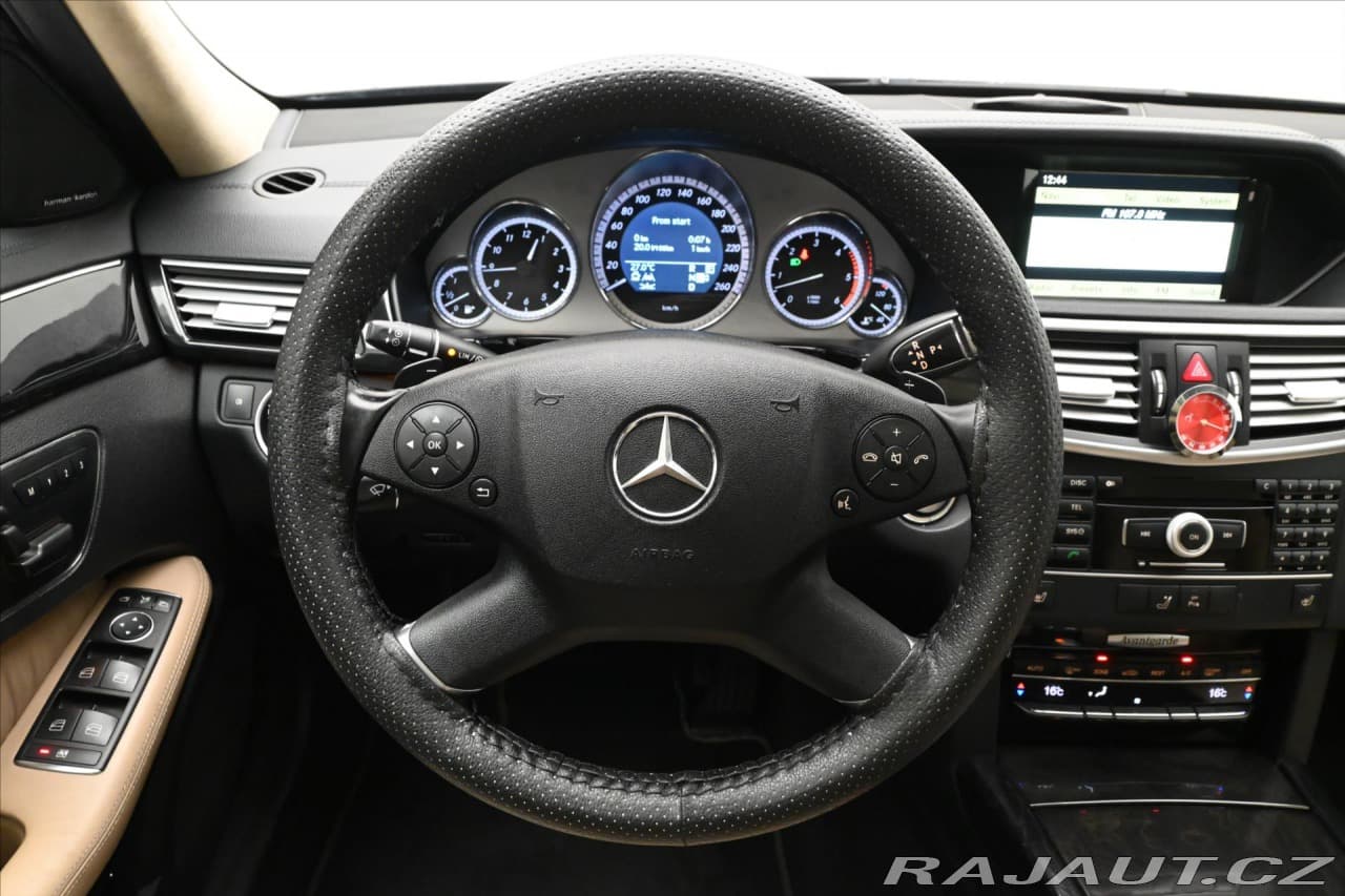 2010 Mercedes-Benz E-CLASS - 18