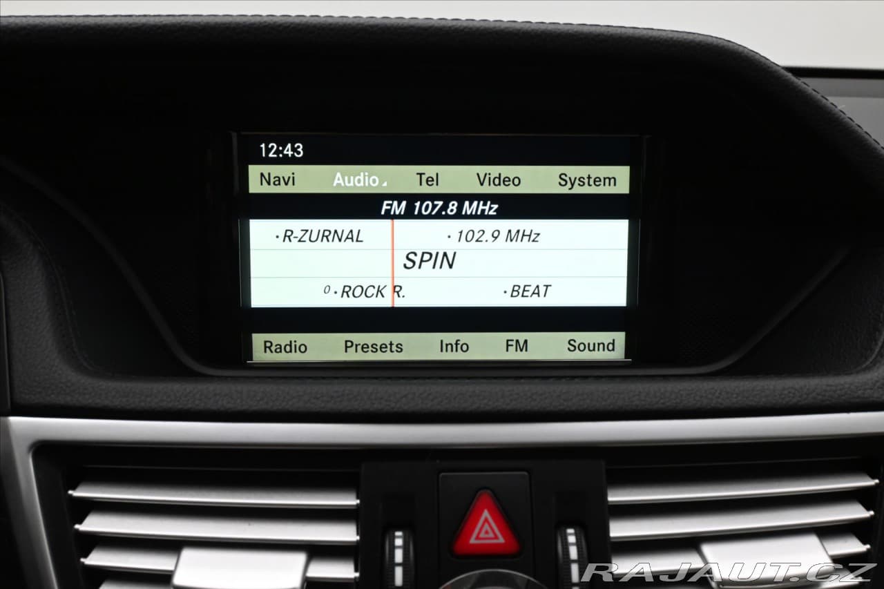 2010 Mercedes-Benz E-CLASS - 19