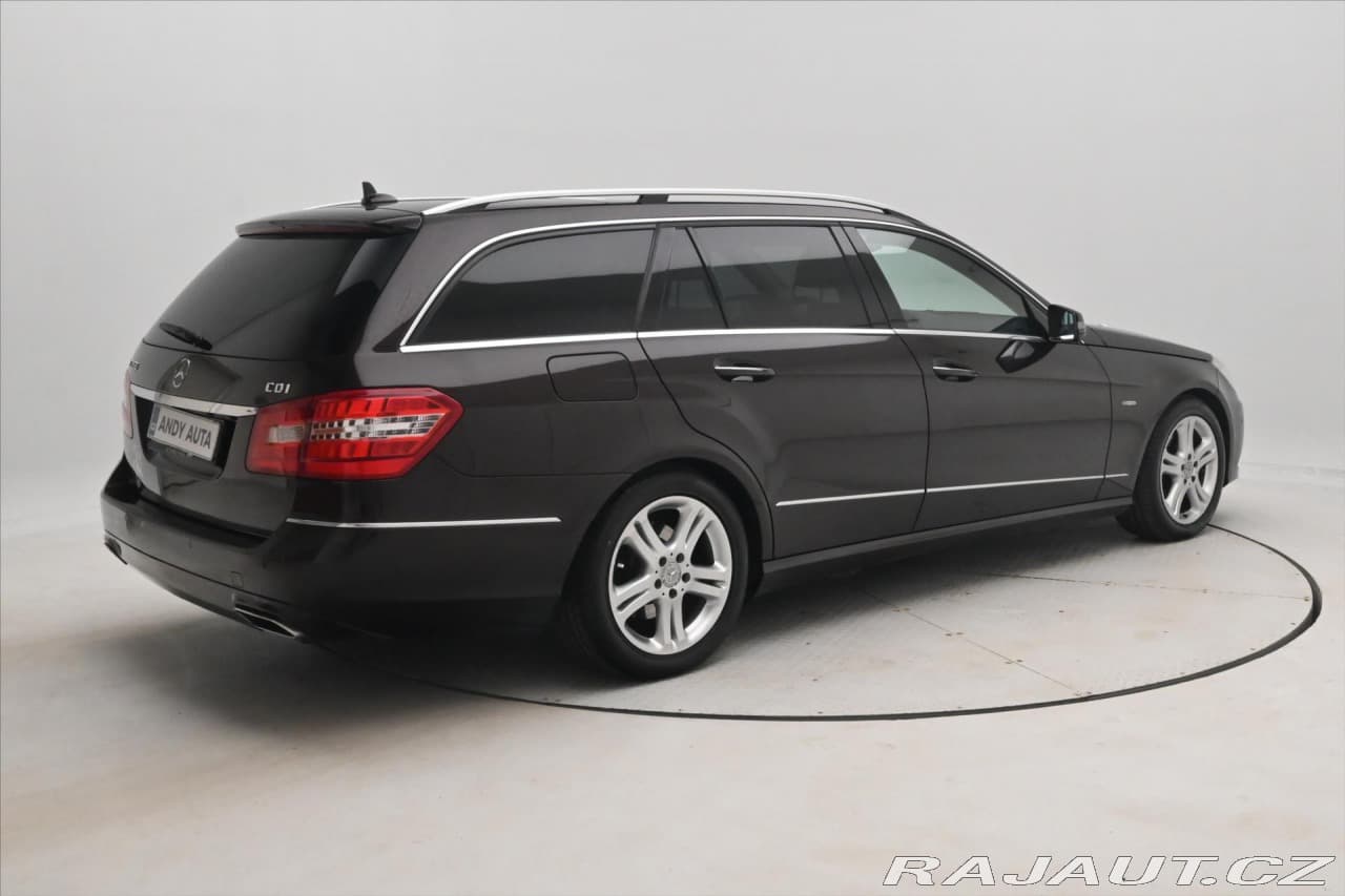 2010 Mercedes-Benz E-CLASS - 5