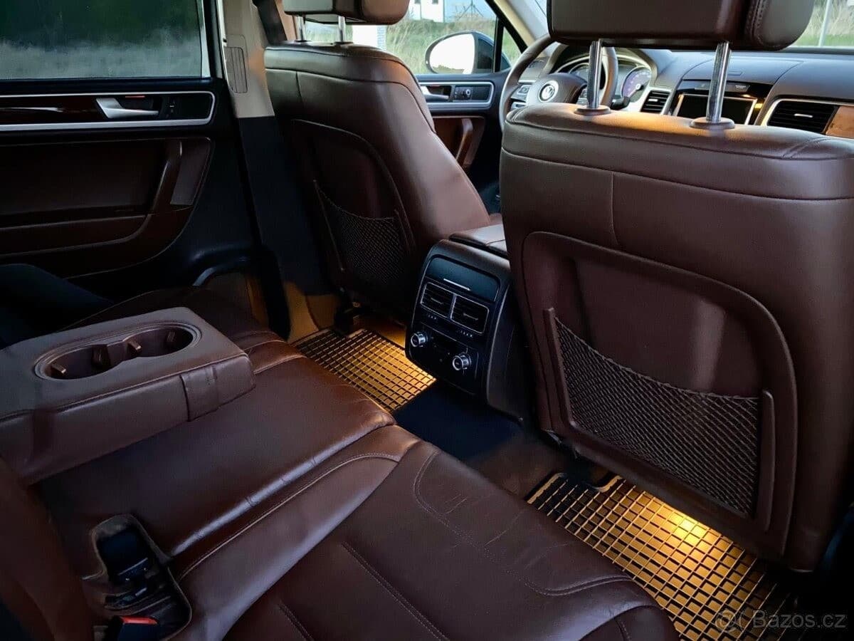 2011 Volkswagen TOUAREG - 10