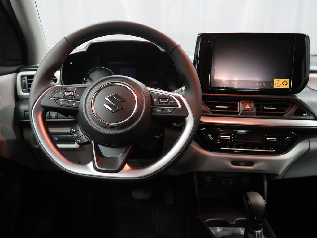 2025 Suzuki SWIFT - 9
