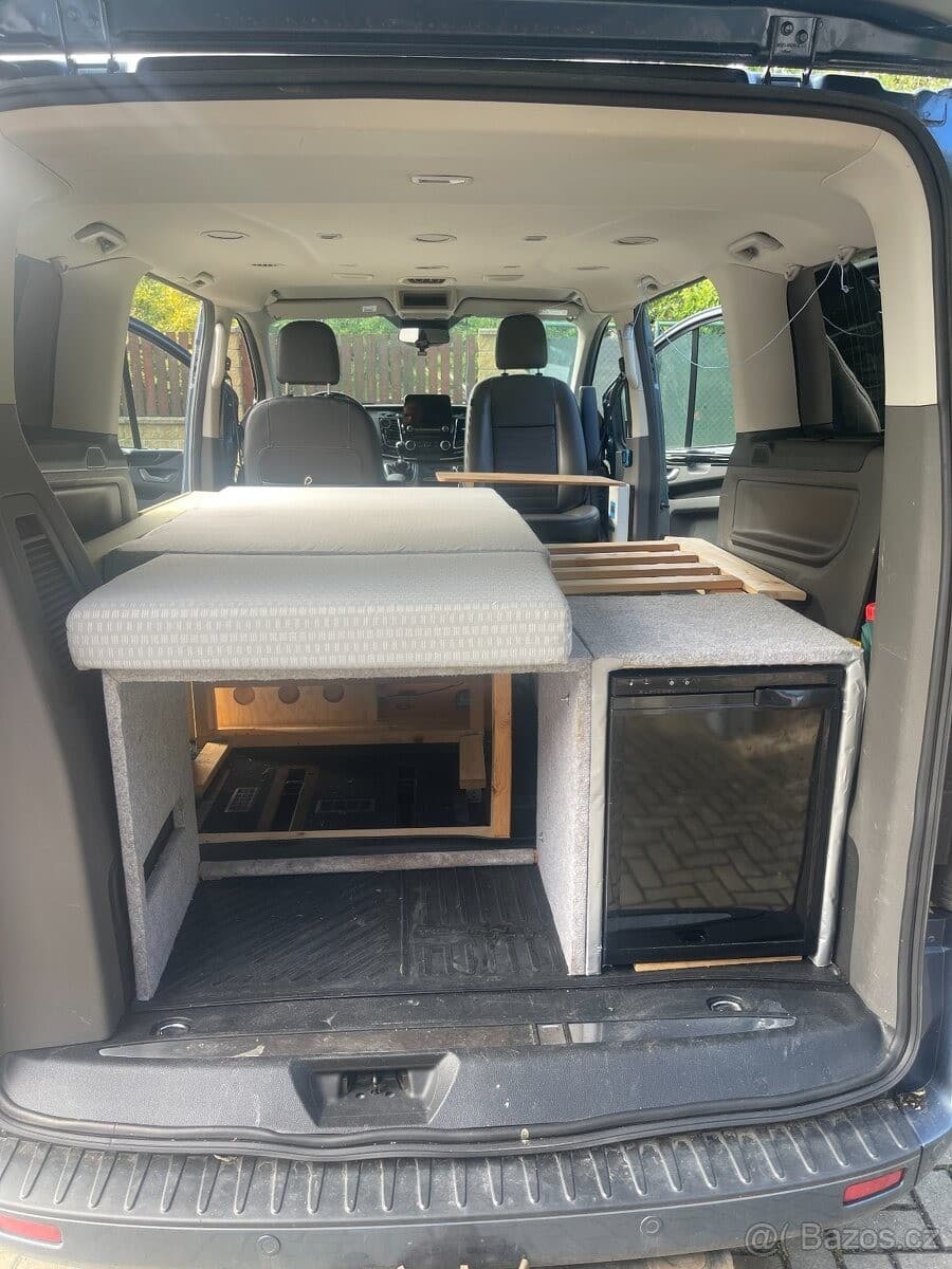 Ford TOURNEO - 9