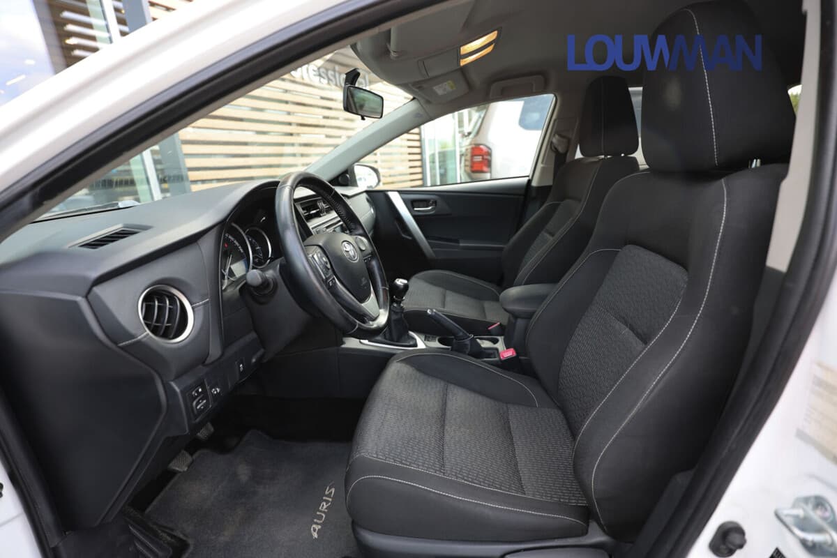 2015 Toyota AURIS - 11