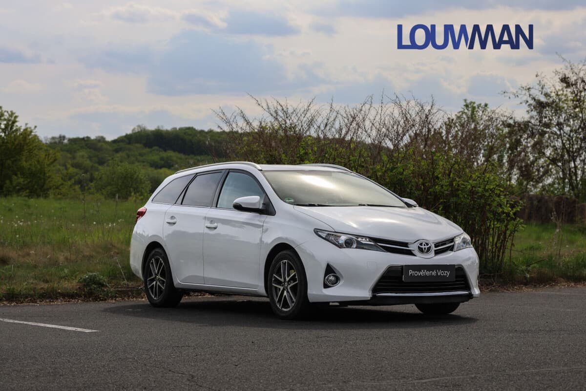 2015 Toyota AURIS - 16