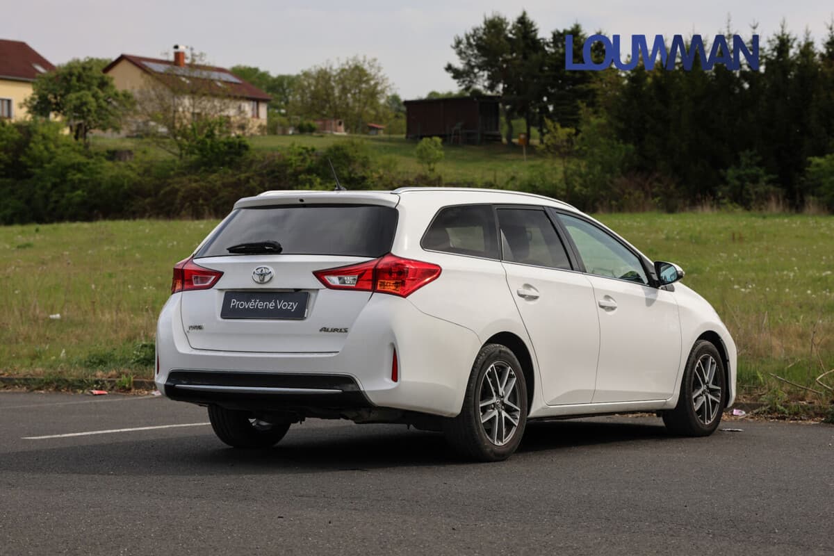 2015 Toyota AURIS - 17