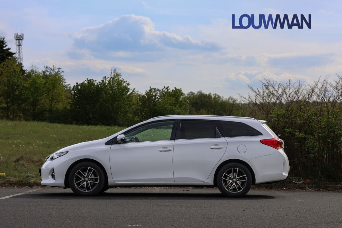 2015 Toyota AURIS - 19