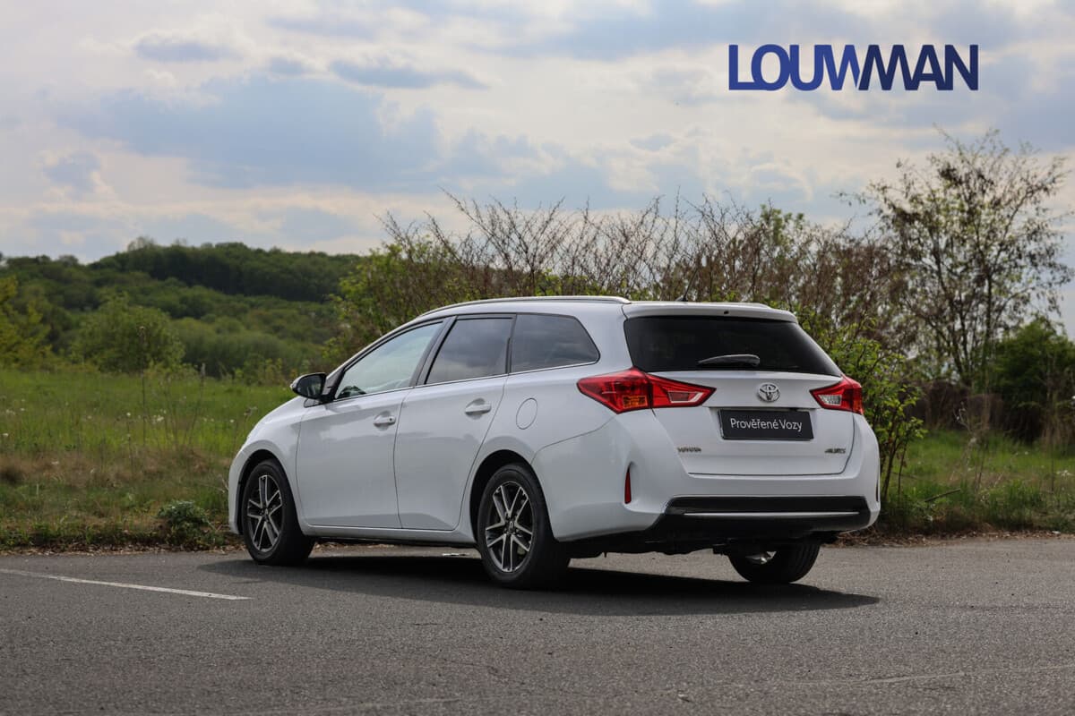 2015 Toyota AURIS - 2