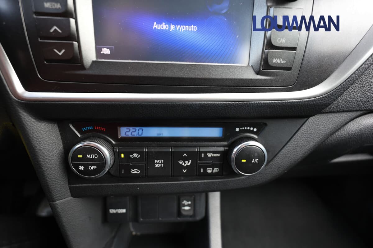 2015 Toyota AURIS - 9