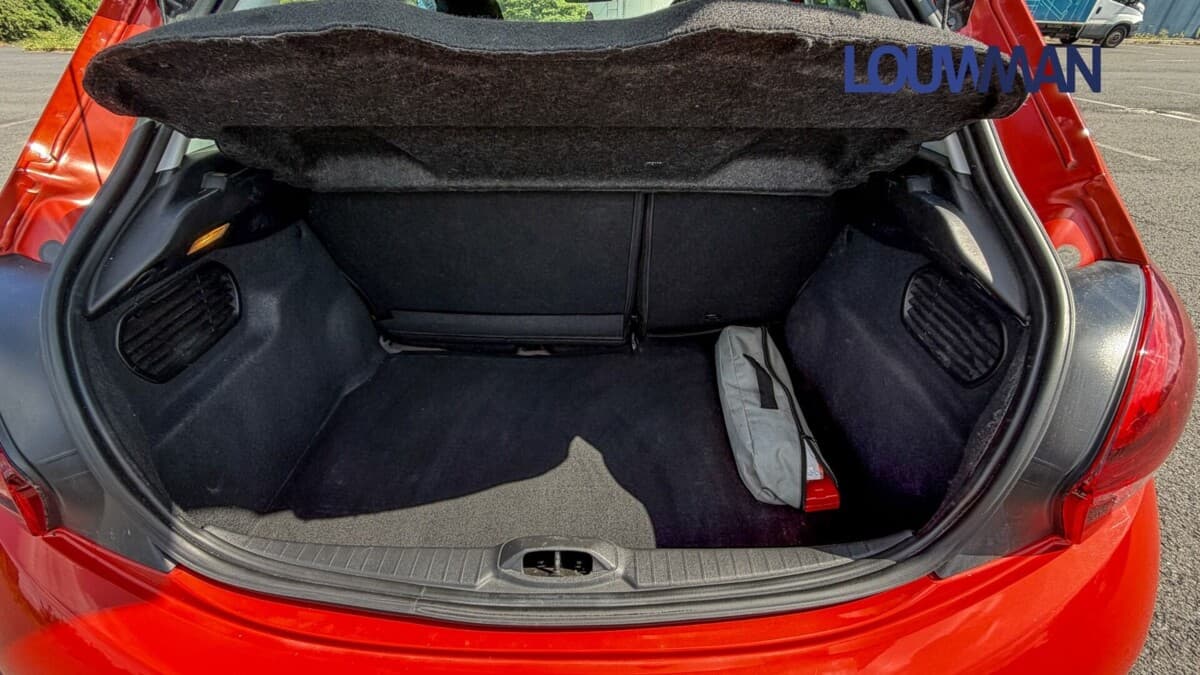 2018 Peugeot 208 - 16