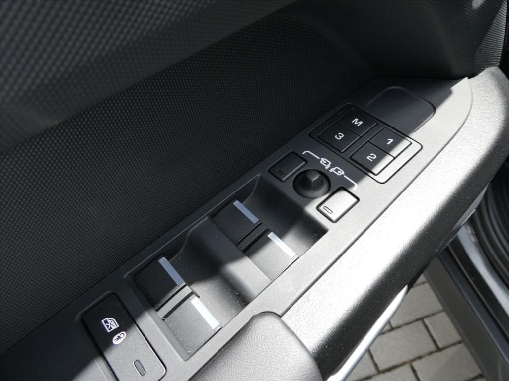 2023 Land Rover DEFENDER - 15