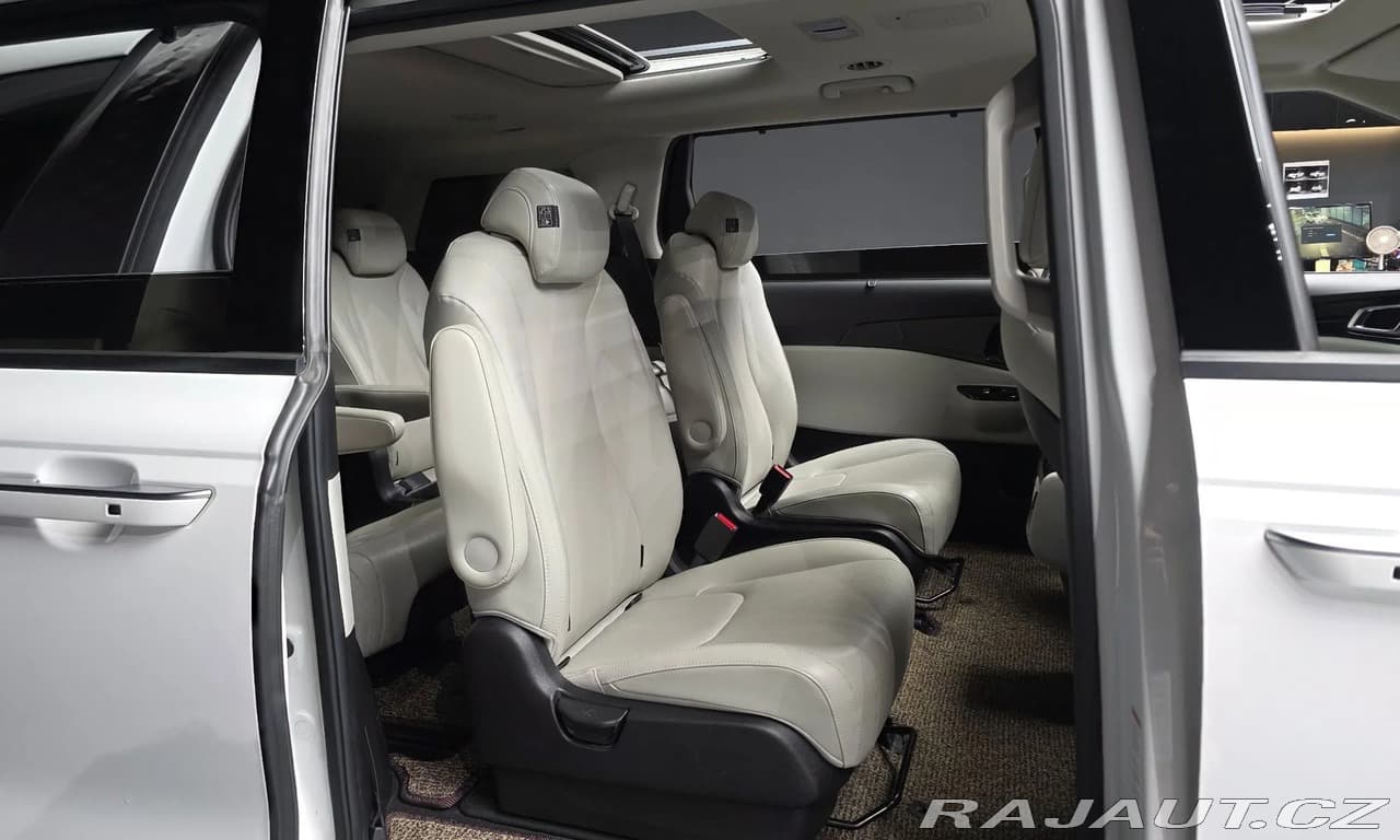 2021 Kia CARNIVAL - 12