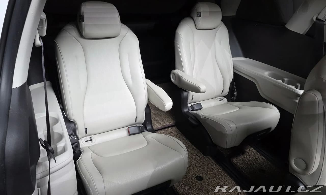 2021 Kia CARNIVAL - 13