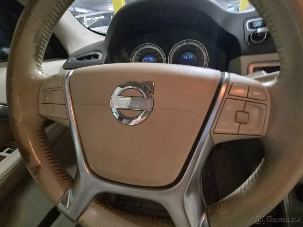 2011 Volvo V70 - 10