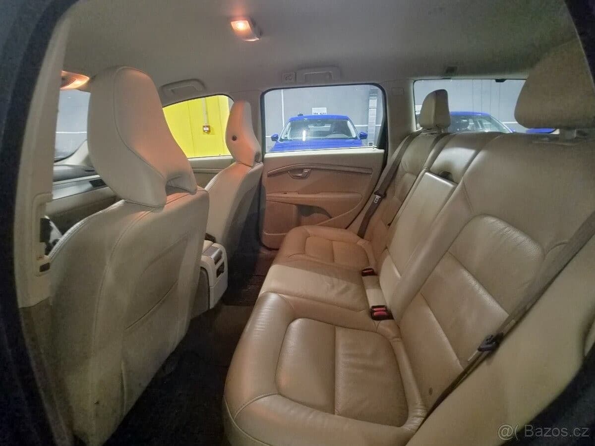 2011 Volvo V70 - 13