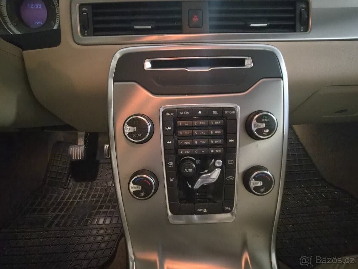 2011 Volvo V70 - 9