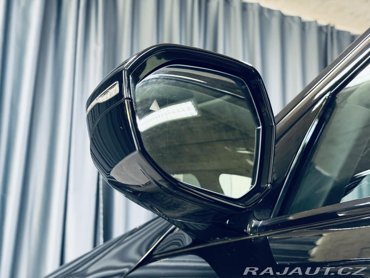 2025 BMW 5-SERIES - 11