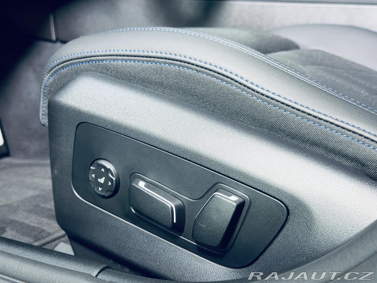 2025 BMW 5-SERIES - 19