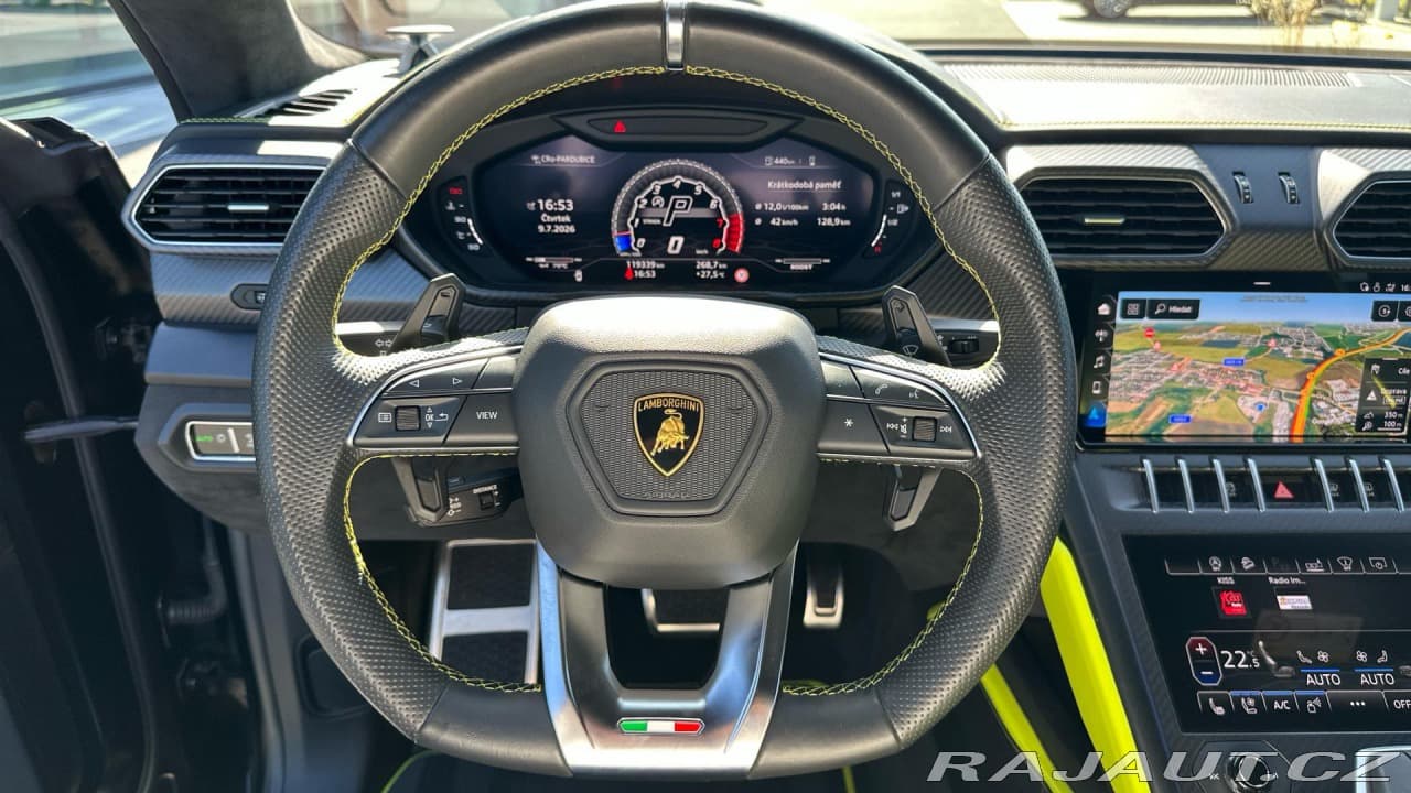 2021 Lamborghini URUS - 12