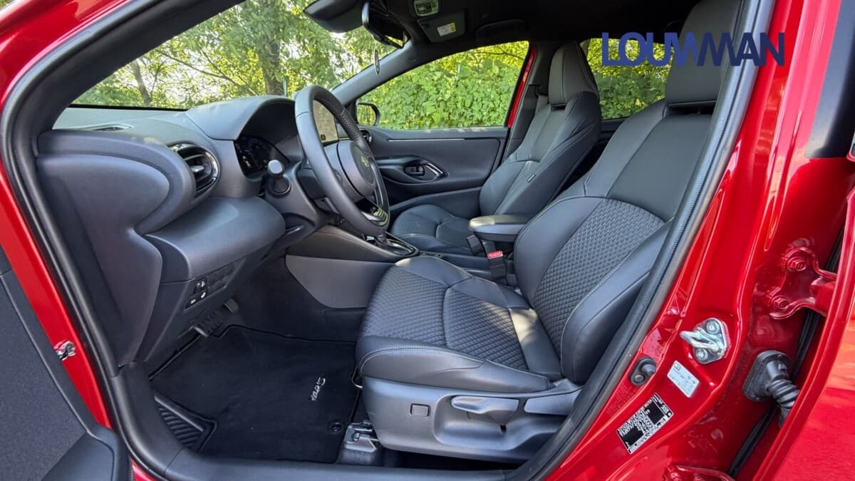 Toyota YARIS - 14