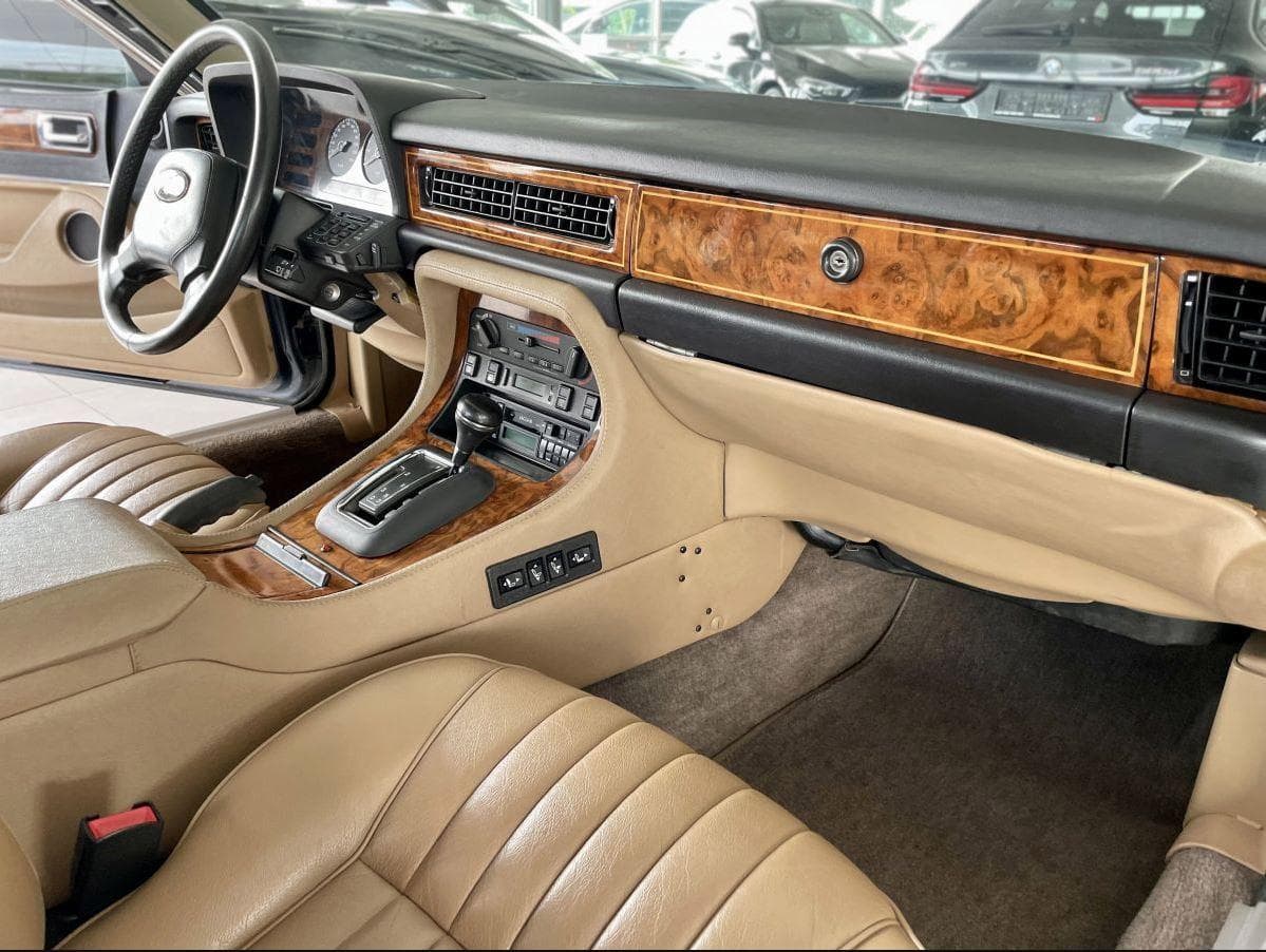 1988 Jaguar XJ - 13