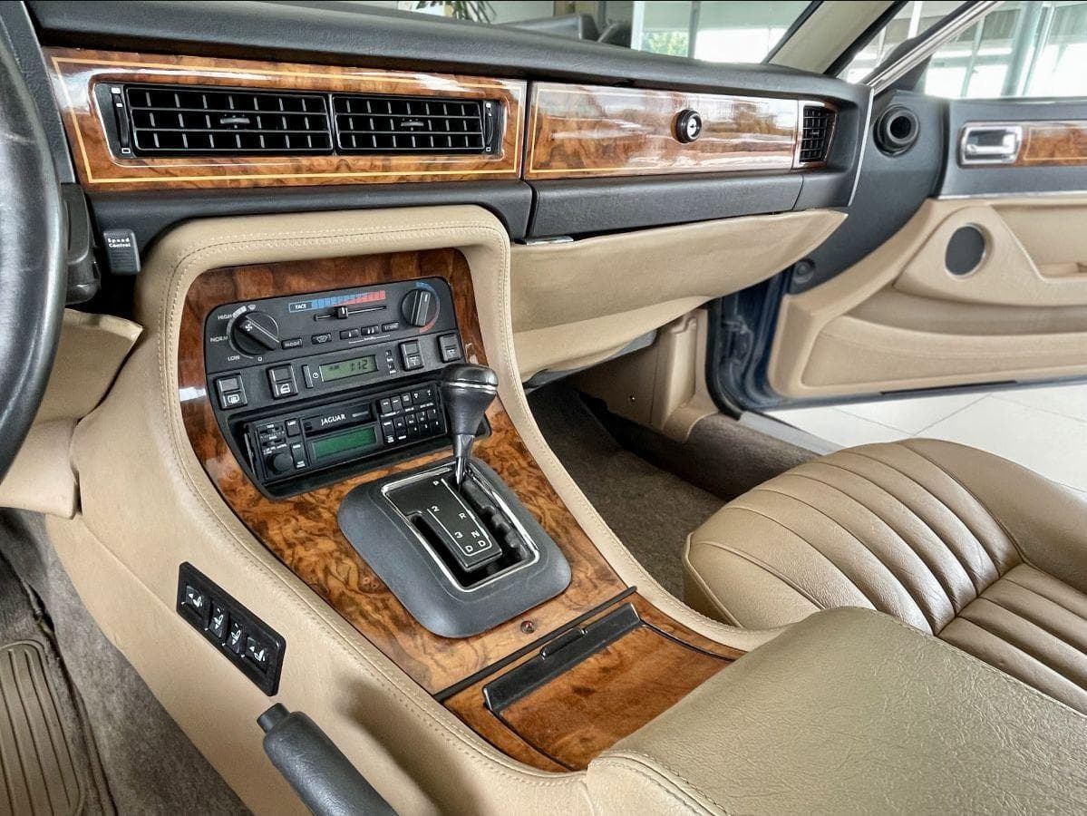 1988 Jaguar XJ - 20