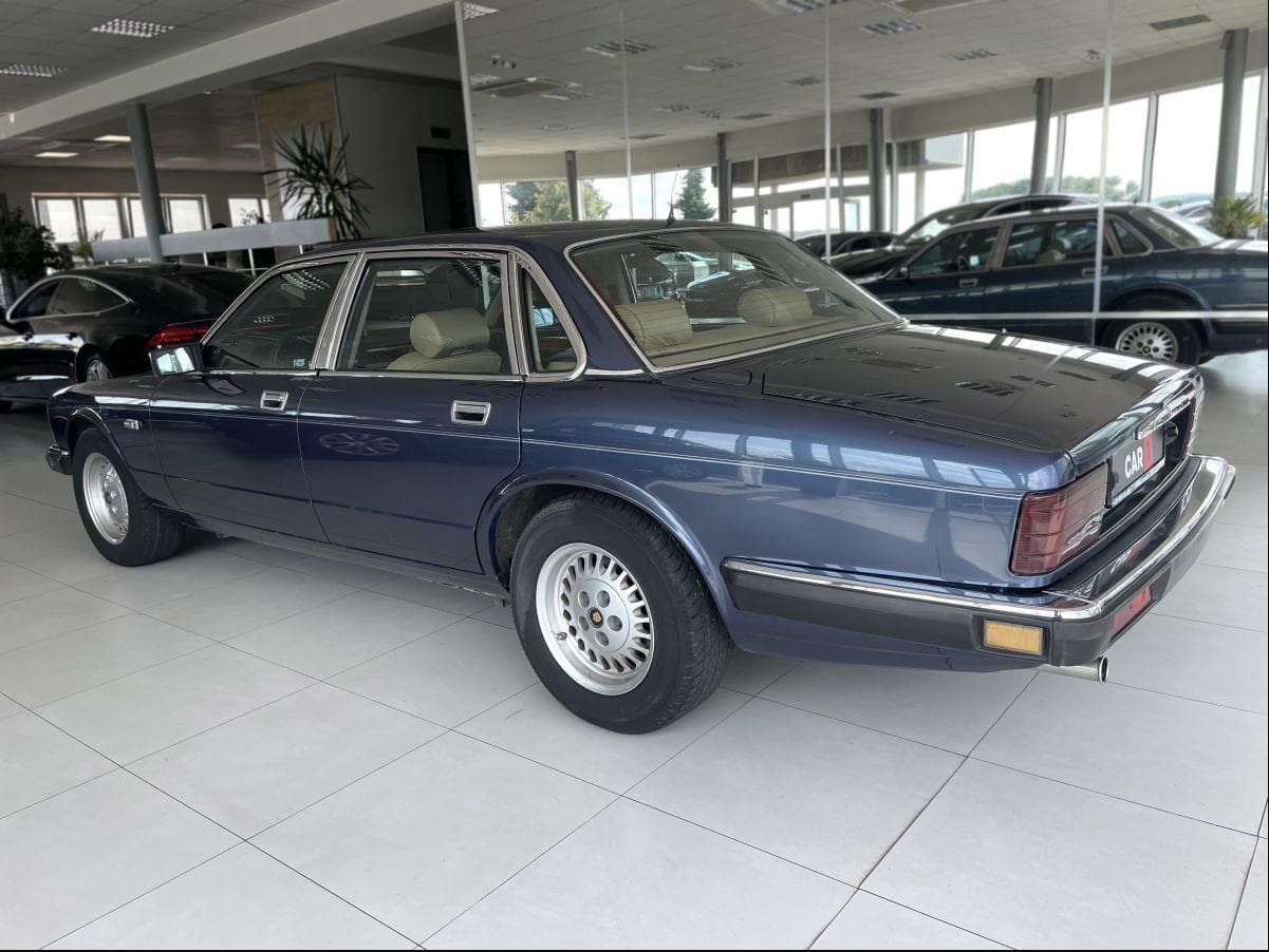 1988 Jaguar XJ - 7