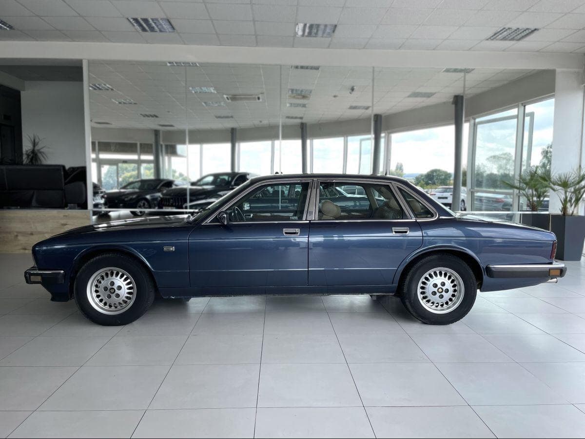 1988 Jaguar XJ - 8