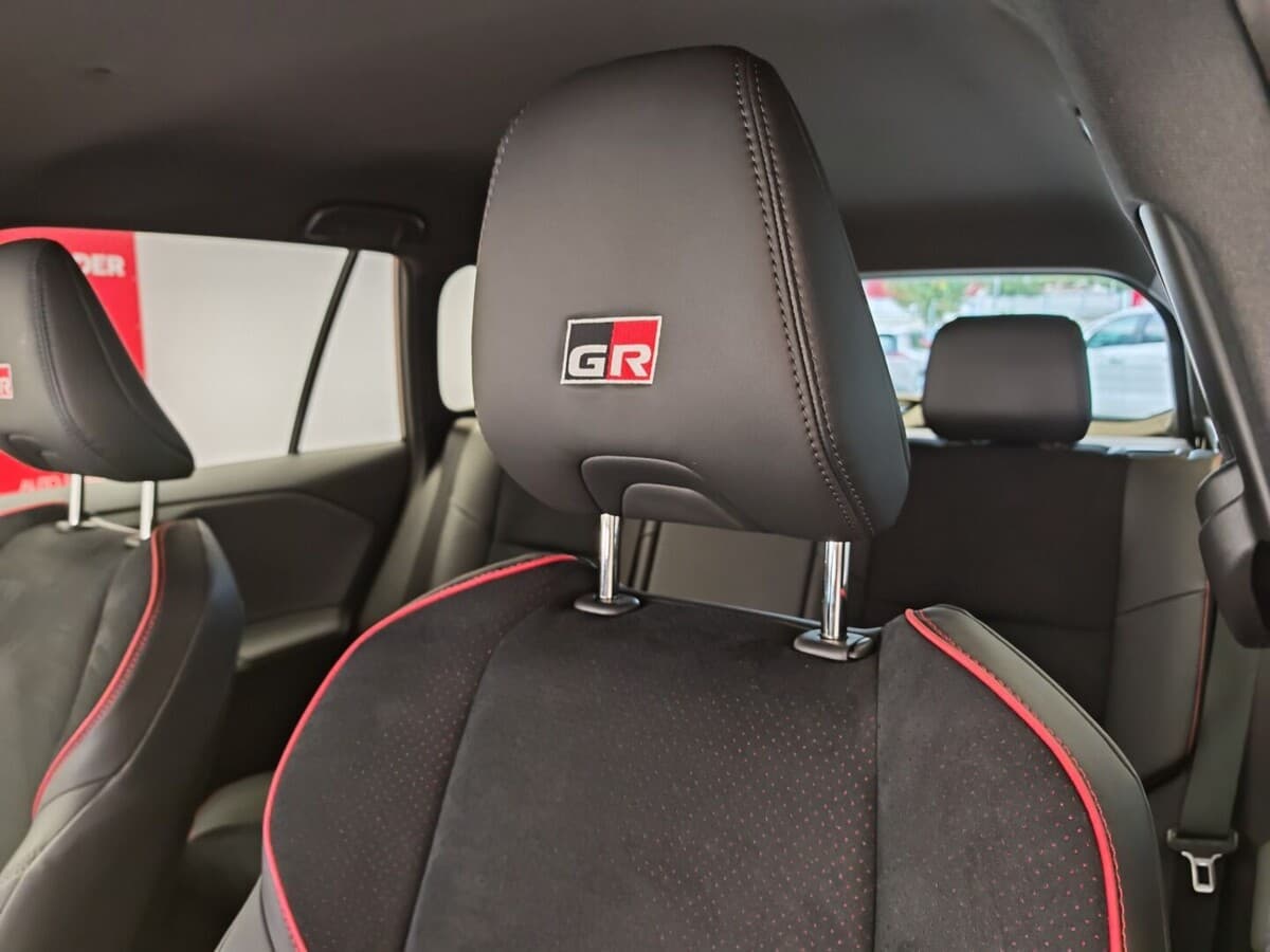 2026 Toyota RAV4 - 16