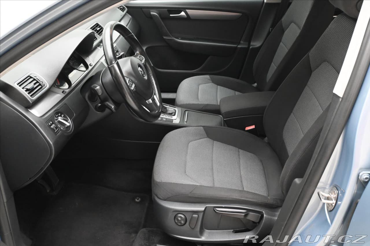 2013 Volkswagen PASSAT - 13