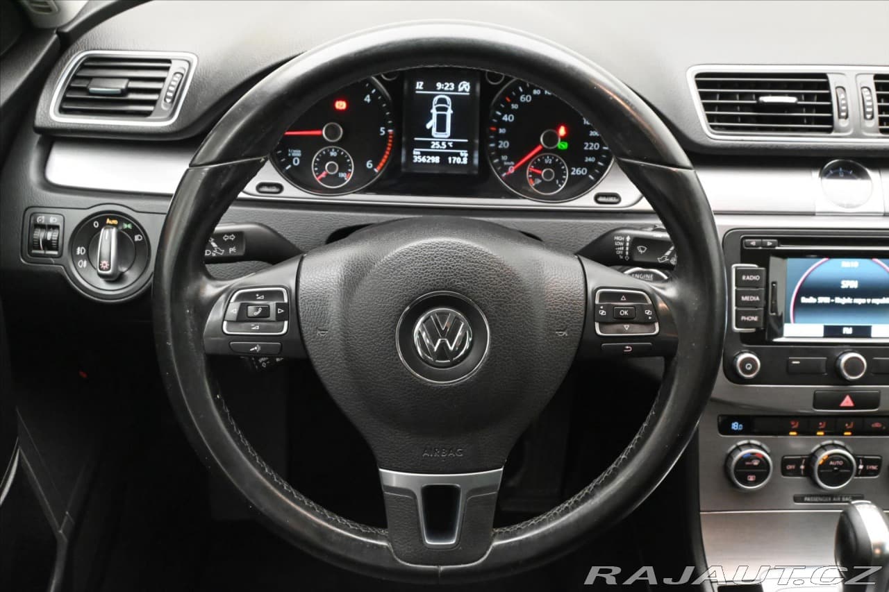 2013 Volkswagen PASSAT - 18