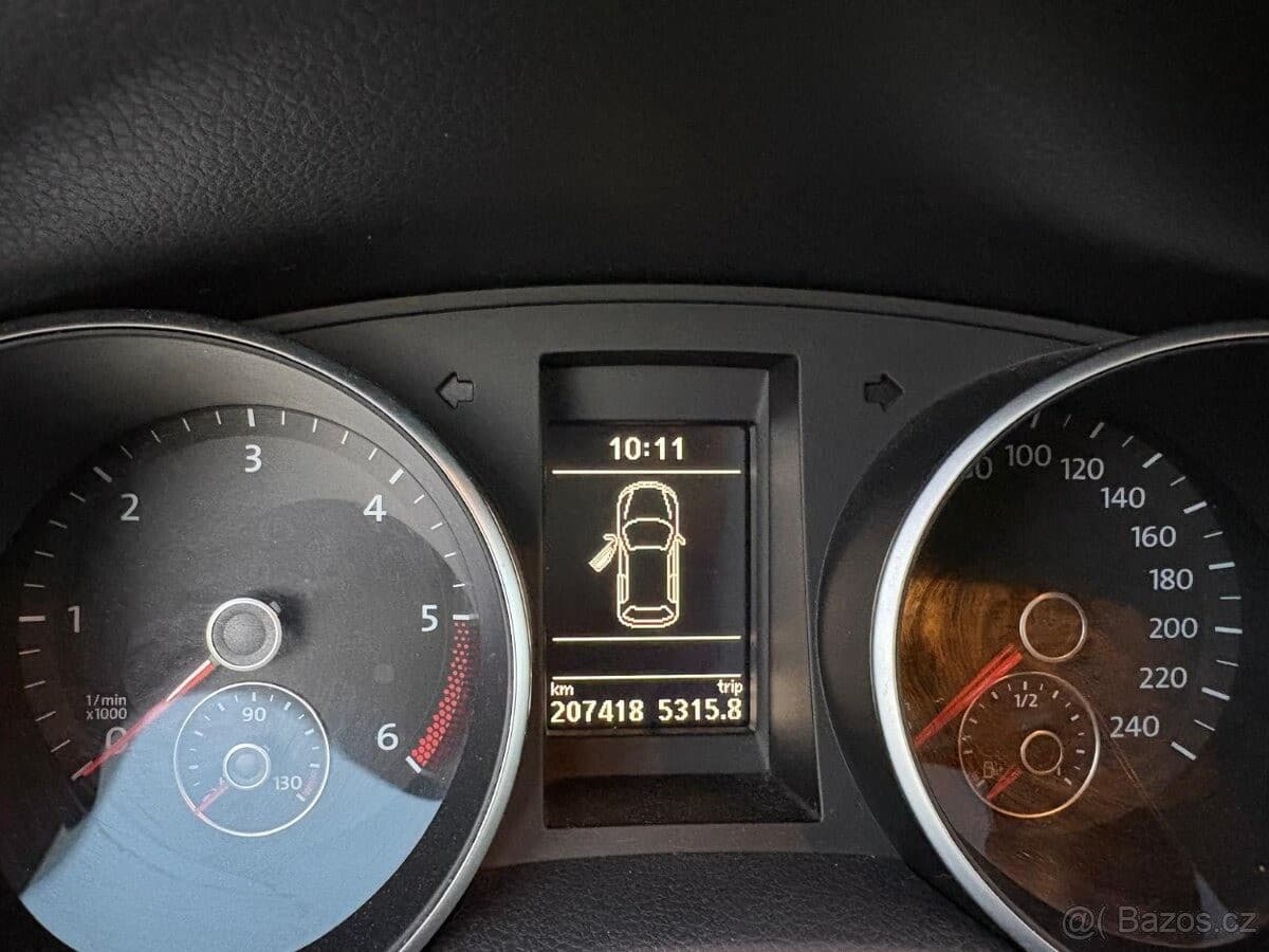2011 Volkswagen GOLF - 11