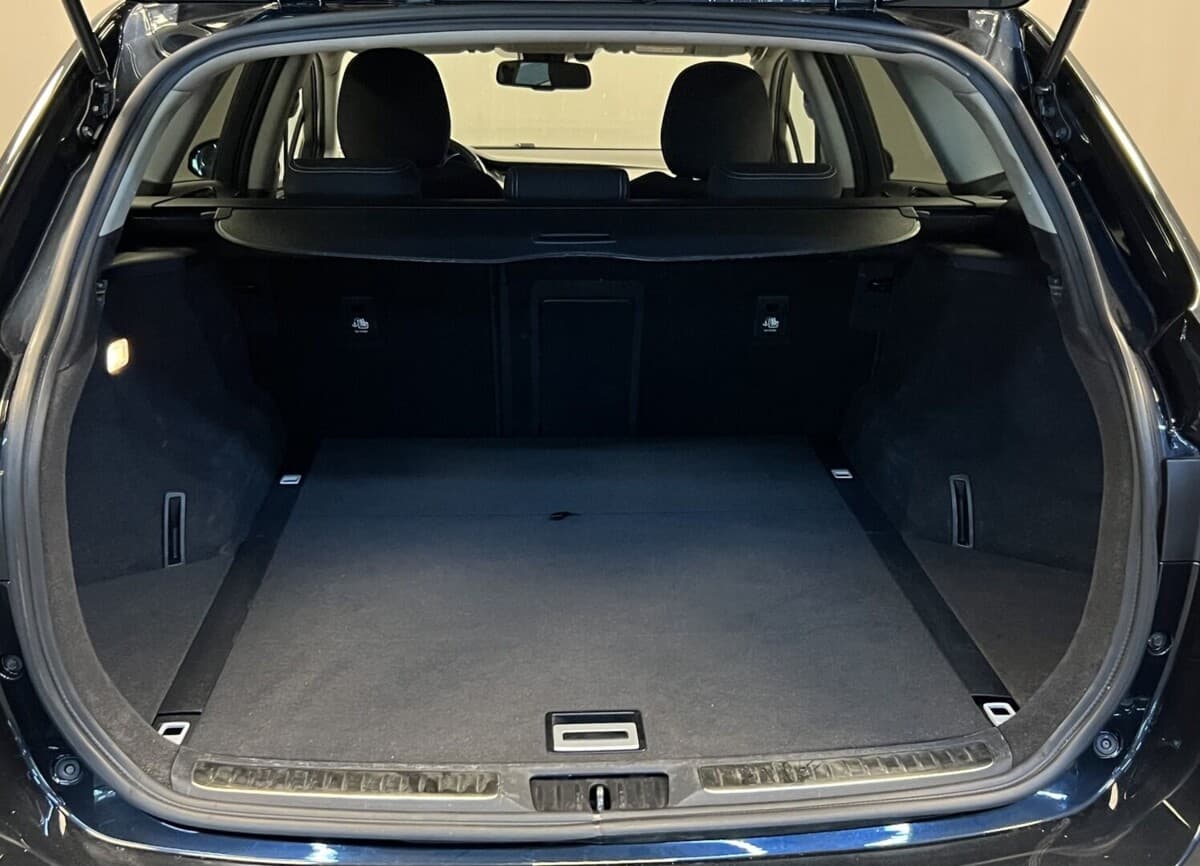 2016 Toyota AVENSIS - 11