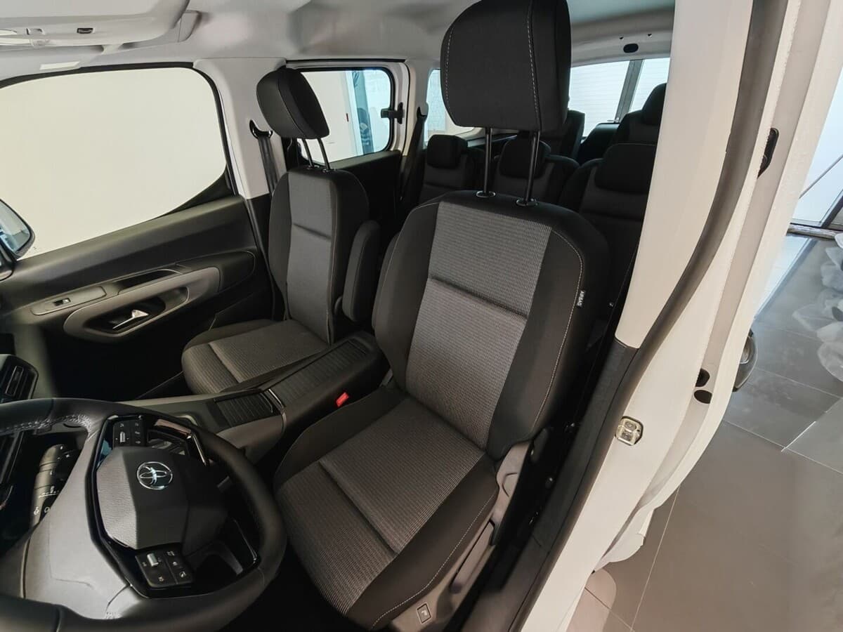 2025 Toyota PROACE - 11