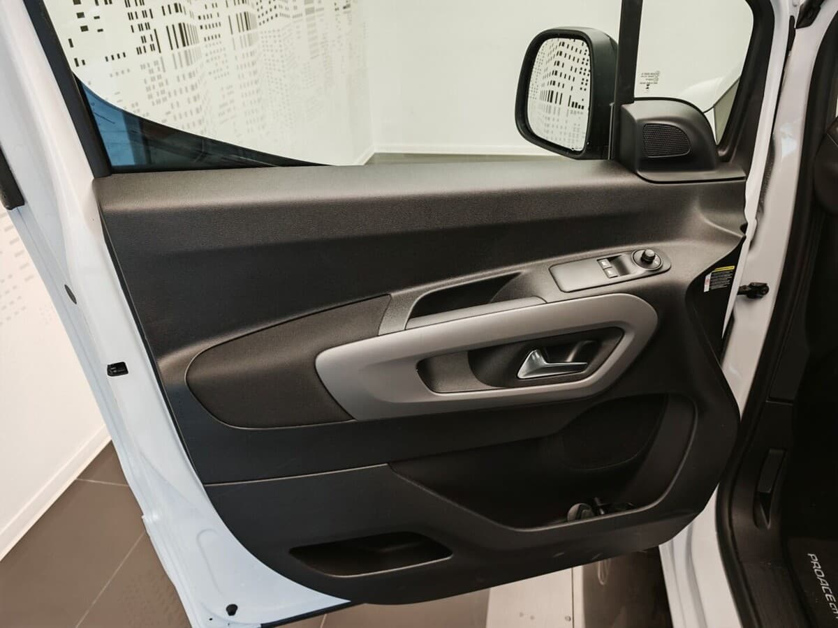 2025 Toyota PROACE - 17