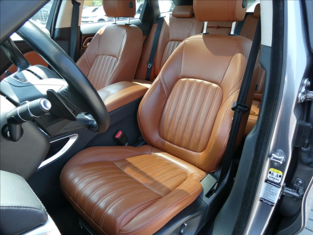 2019 Jaguar F-PACE - 16