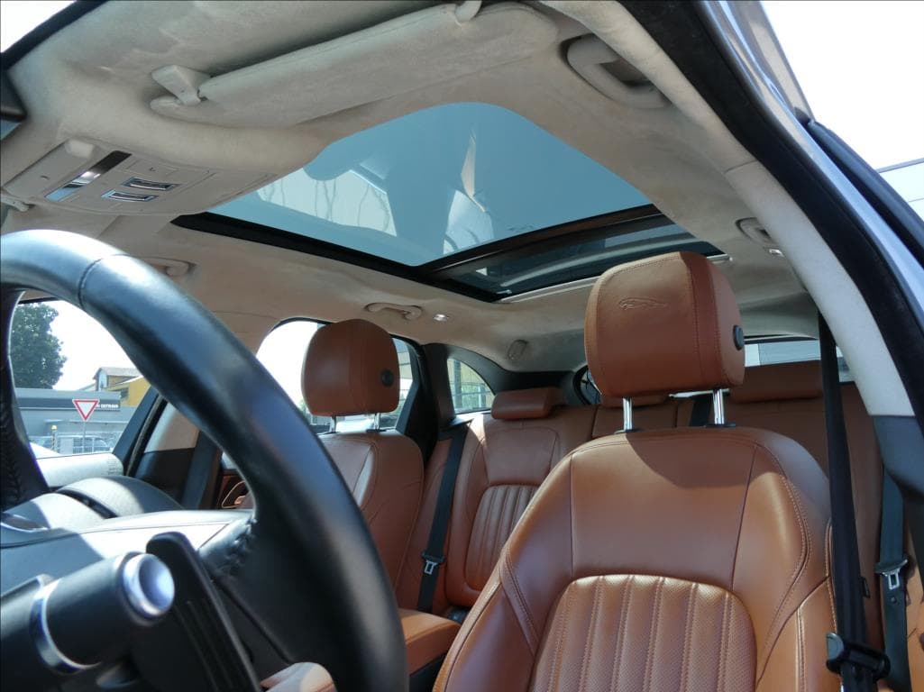 2019 Jaguar F-PACE - 17