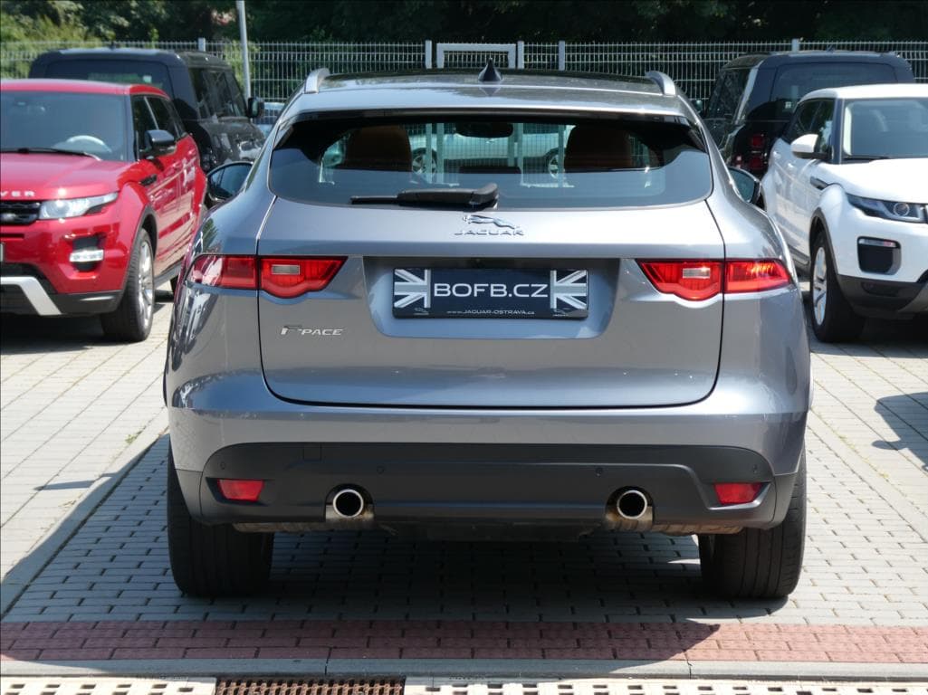 2019 Jaguar F-PACE - 8