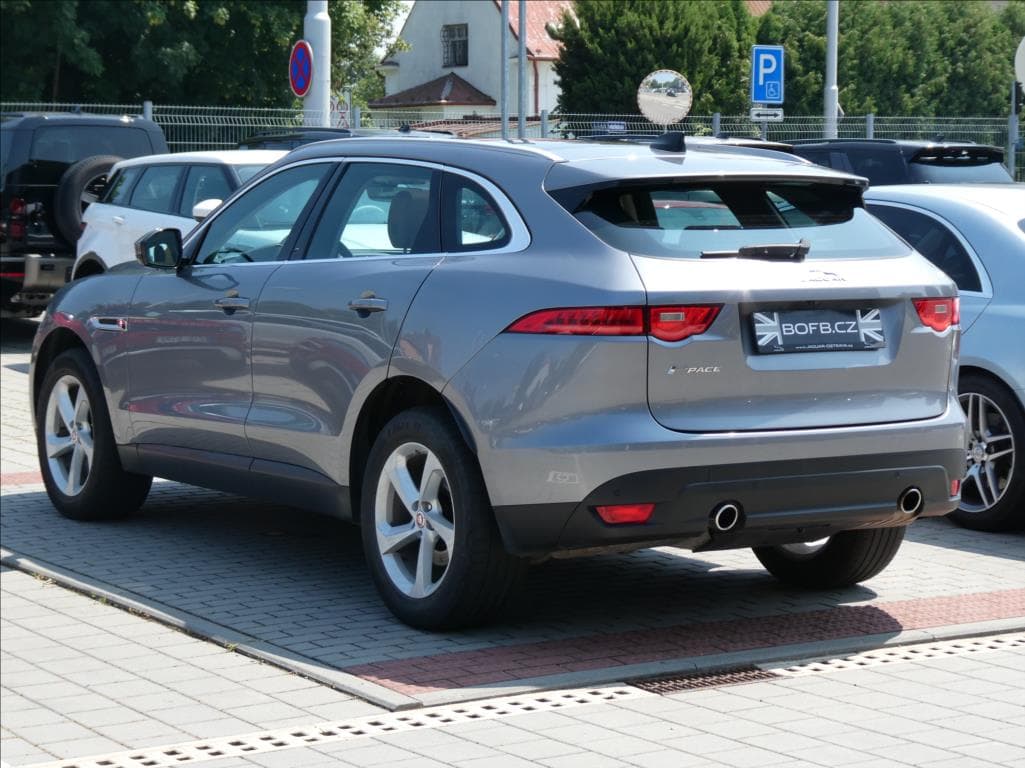 2019 Jaguar F-PACE - 9