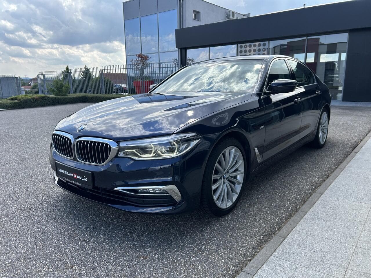 2017 BMW 5-SERIES - 3