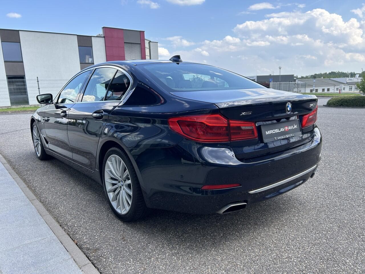 2017 BMW 5-SERIES - 7