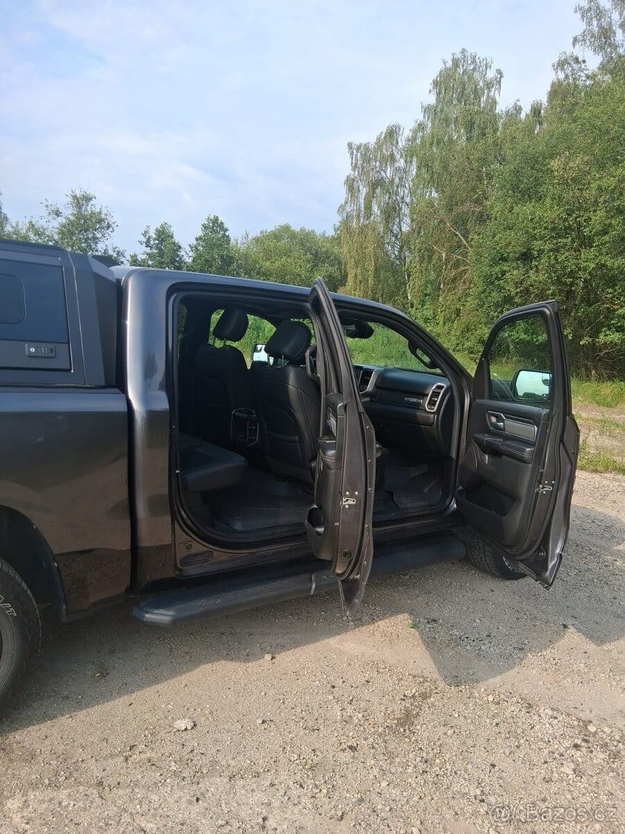Dodge RAM - 8
