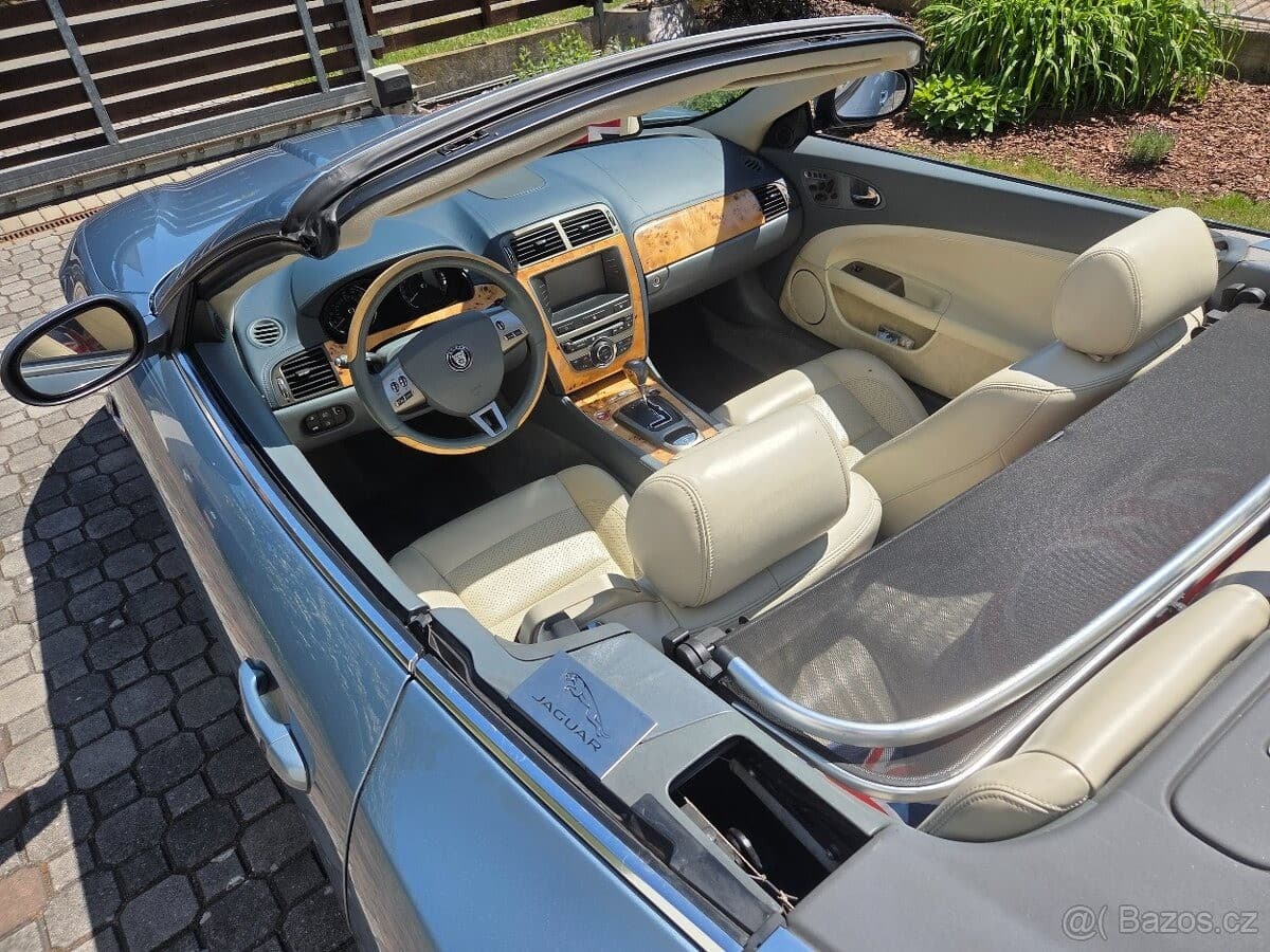Jaguar XK - 4