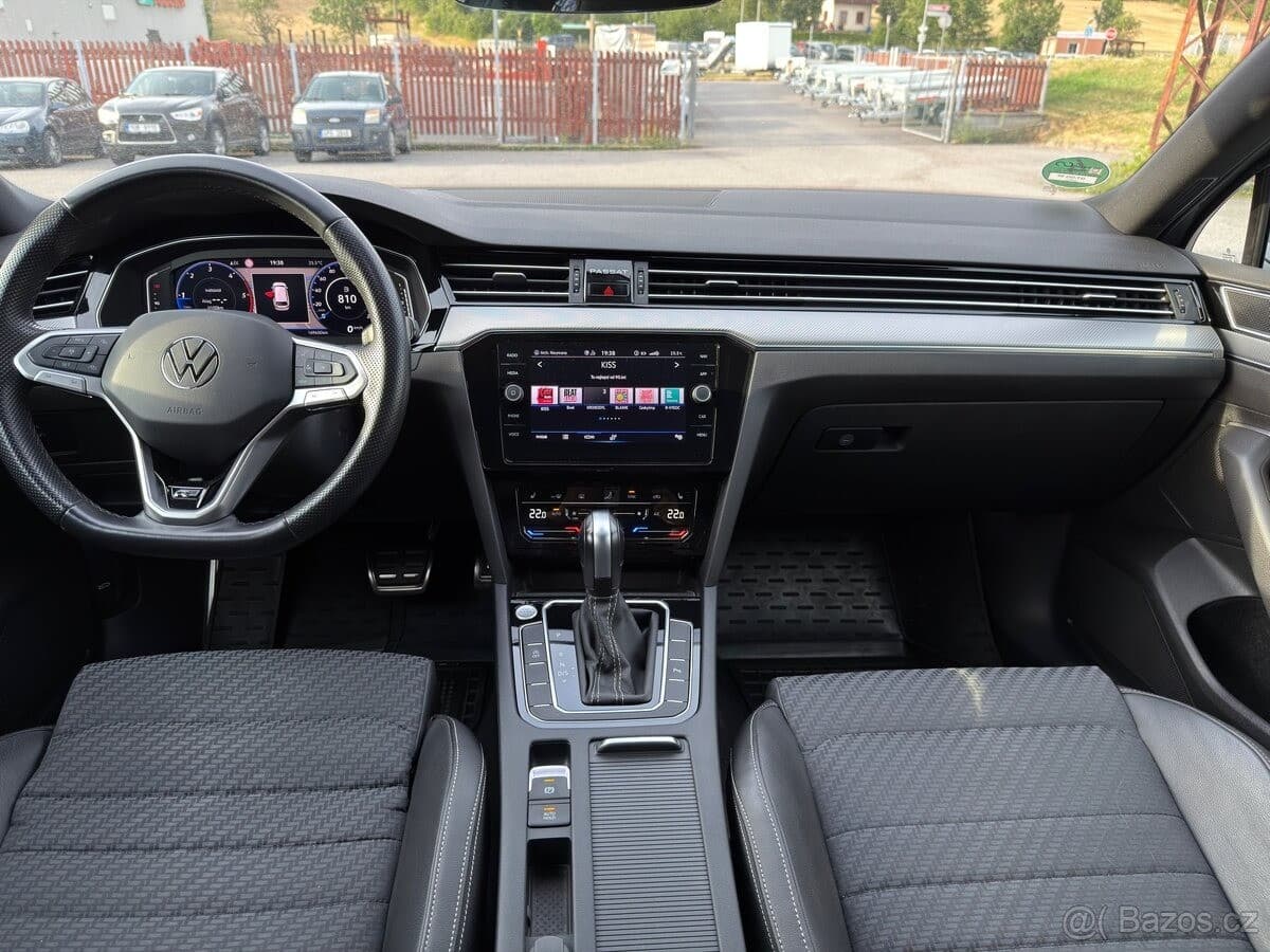 2023 Volkswagen PASSAT - 16