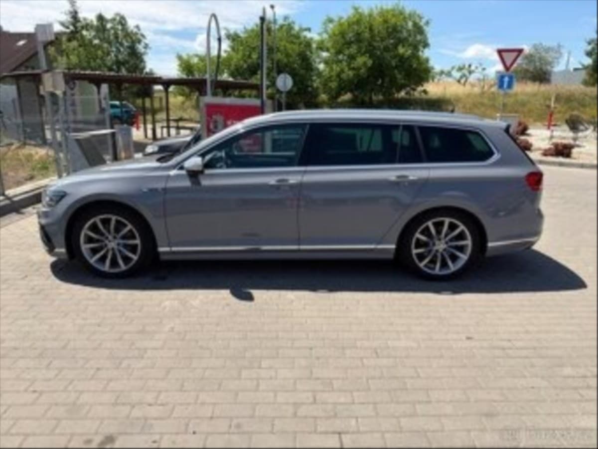 2023 Volkswagen PASSAT - 2
