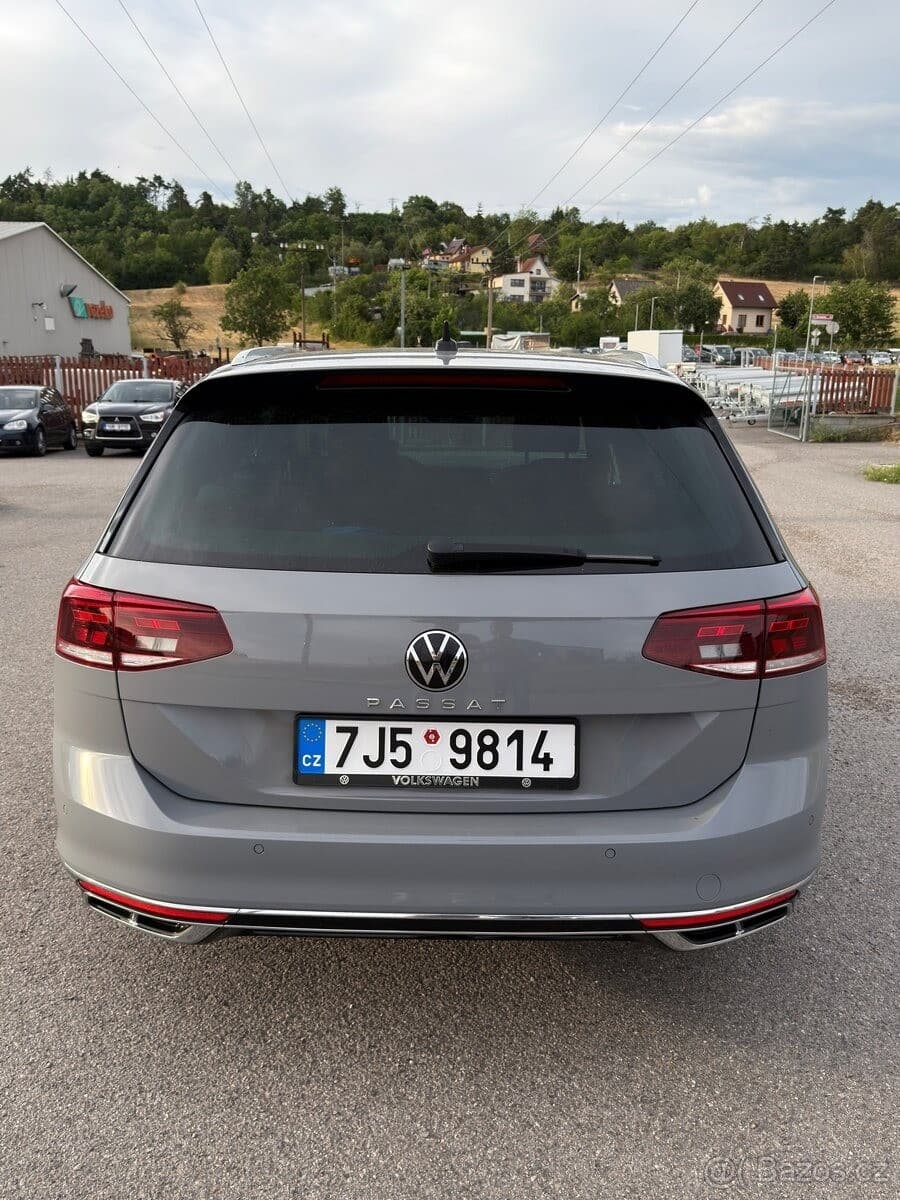 2023 Volkswagen PASSAT - 9