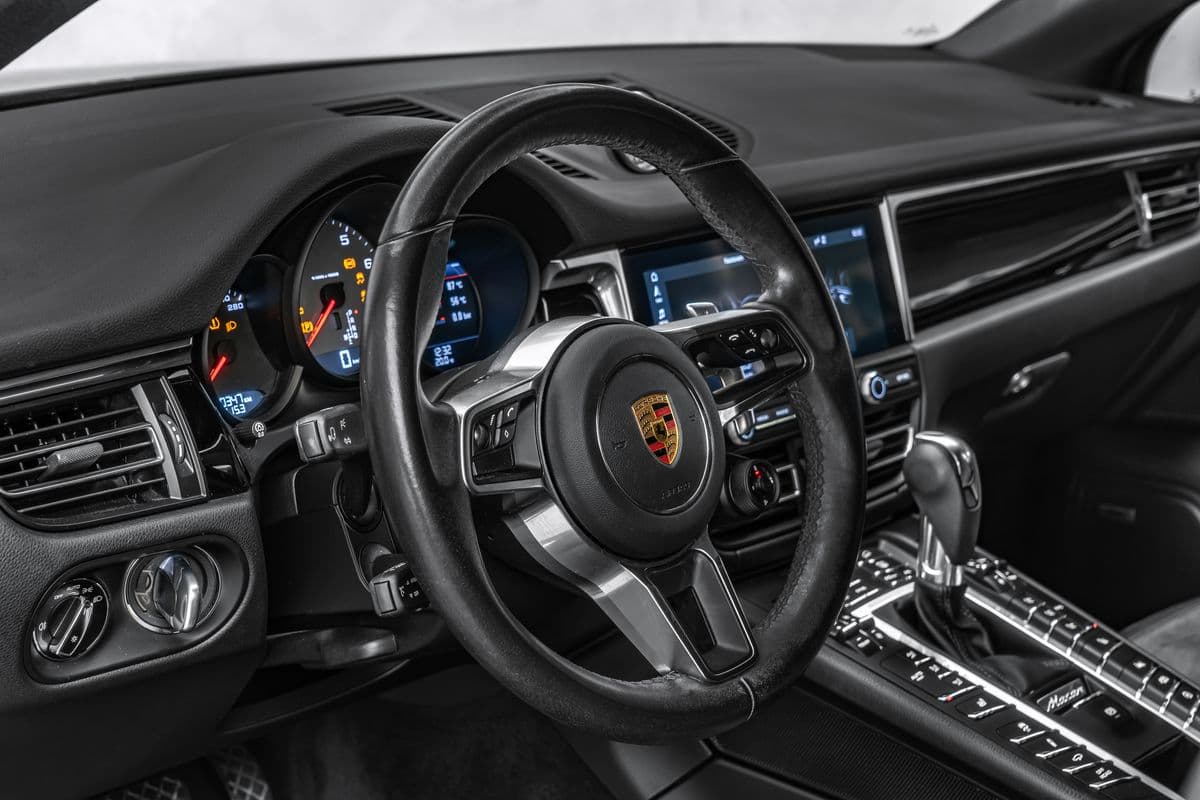 2021 Porsche MACAN - 16