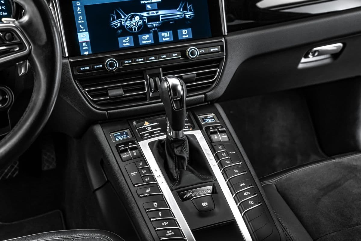 2021 Porsche MACAN - 17
